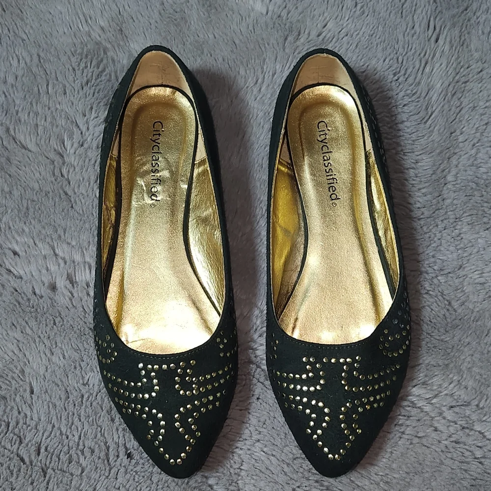 Emerald Green suede embellished flats with gold and silver details - Picture 3 of 5